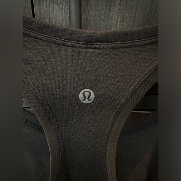 Lululemon Swiftly Tech Racerback- Size 8 - Picture 6 of 6
